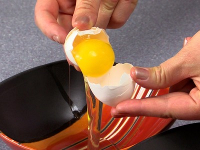 How to Separate an Egg: Baking Quick Tip from Cookies Cupcakes and Cardio