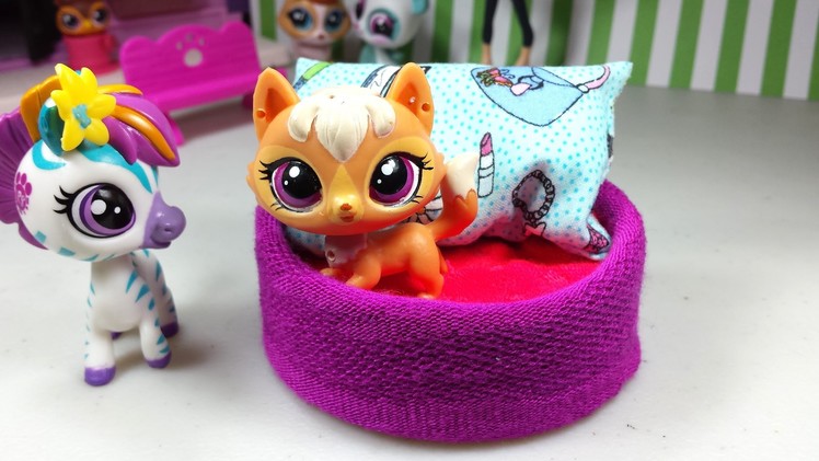 Easy DIY Custom LPS Doll Accessories: How to Make a Tiny Pet Dog Bed ♦ Dollhouse Furniture