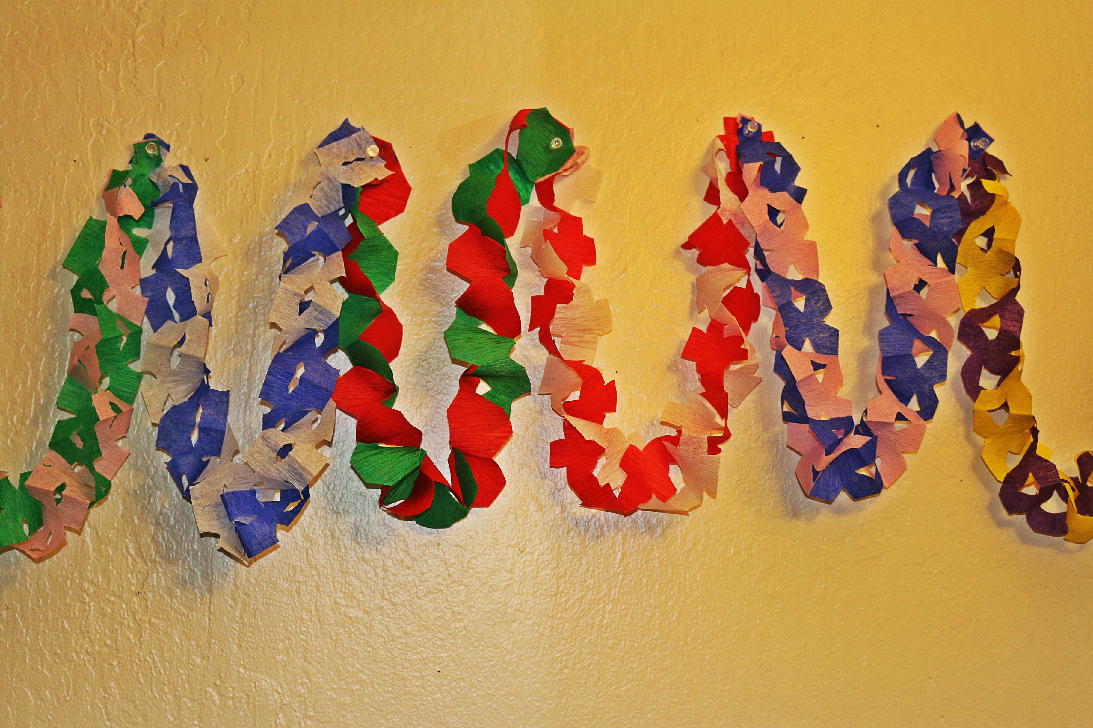 DIY Crepe Paper Streamer Decorations