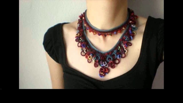 Crochet necklace with yarn