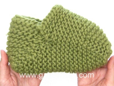 DROPS Knitting Tutorial: Knitted slippers in stripes and garter stitch