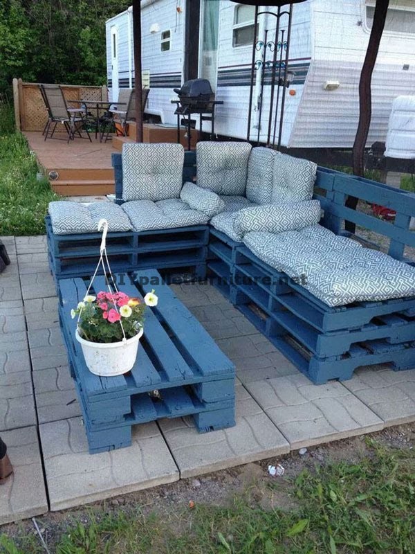 How to make easily a chaiselong sofa using whole pallets