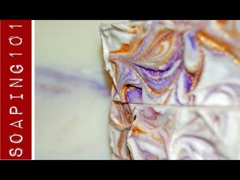Making Mica Oil Swirled Tops on Soap