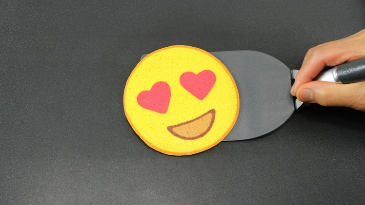 Pancake Art - Emoji (Heart Eyes) by Tiger Tomato