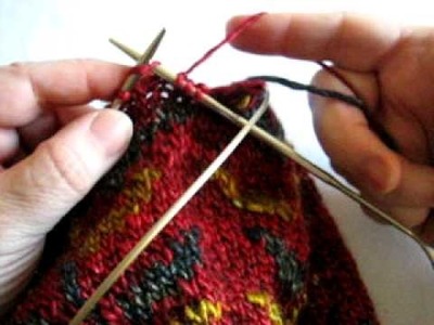 Stranded colorwork, holding both yarns in right hand