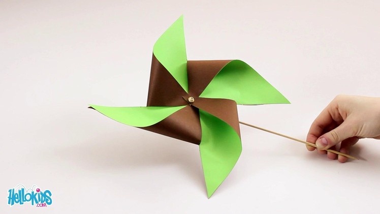 Two-colored paper windmill (Hellokids)