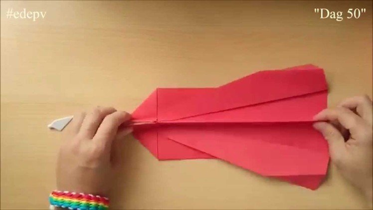 Edepv 050  Lelystad Papieren vliegtuig vouwen. Paper airplane folding. Avion en papier pliage
