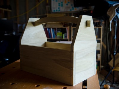 Make a Dovetail Tool Box with Hand Tools
