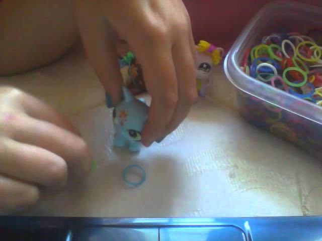 How to make lps outfits with loom  bands
