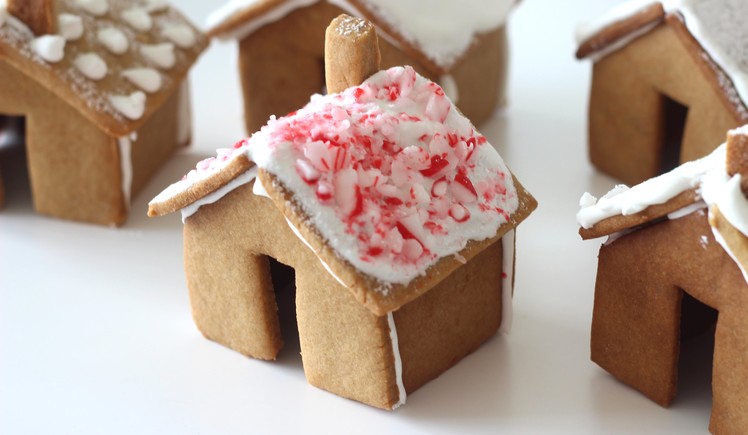 How To Make a Mini Gingerbread House | Christmas DIY