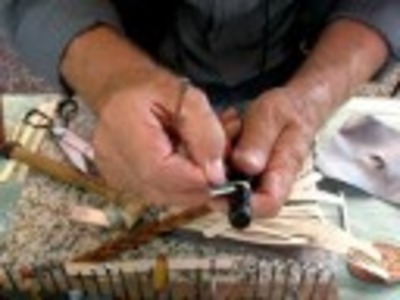 How a whip braid (lace) is made, amazing tool