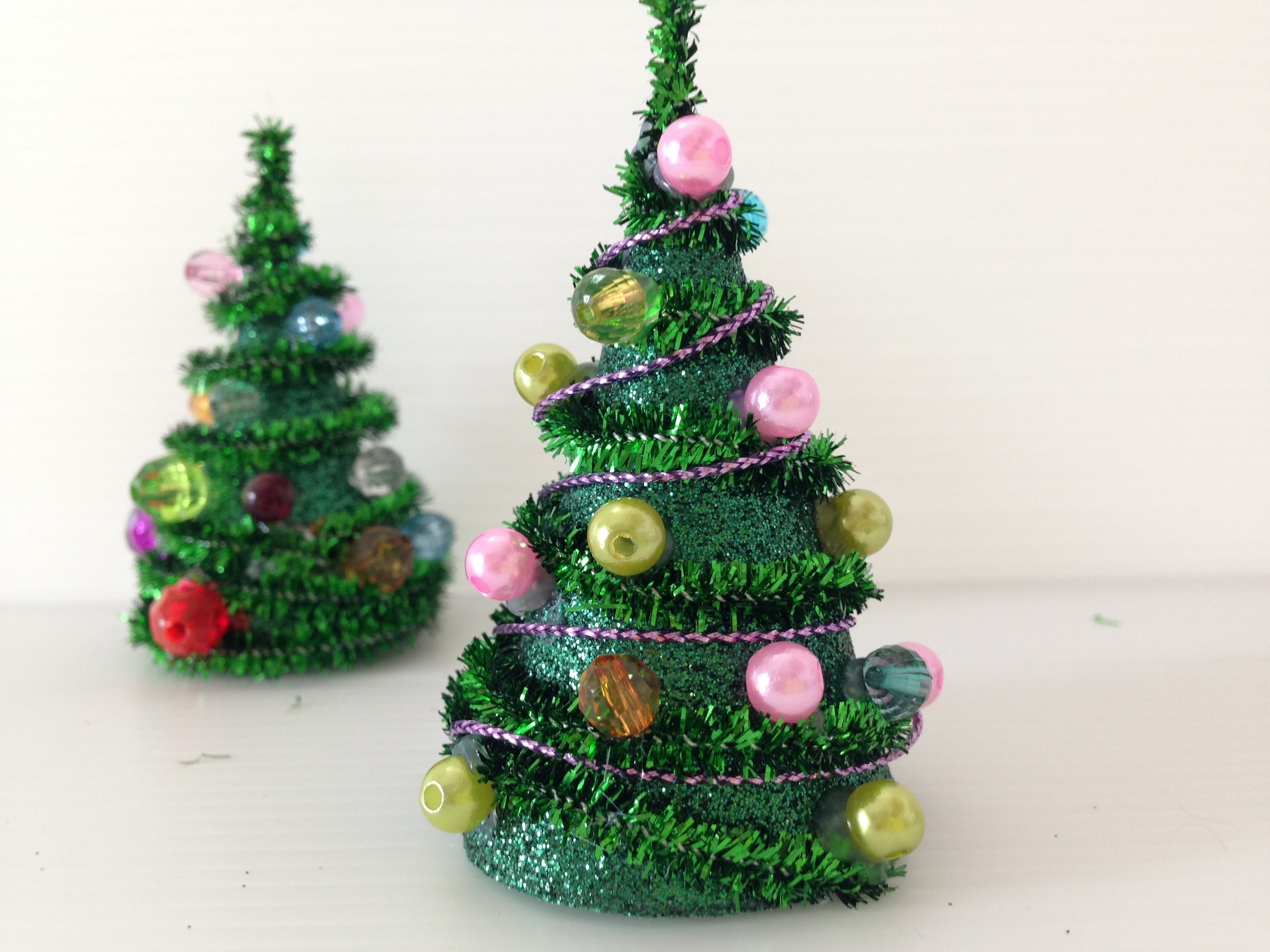 DIY mini Pipe Cleaner Christmas Tree