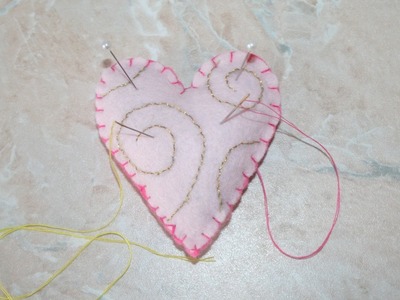 Make a Nice Felt Pin Cushion - DIY Crafts - Guidecentral