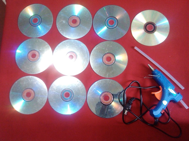 DIY # 1: HOW TO MAKE A PICTURE FRAME MADE OF RECYCLED CD. DVD