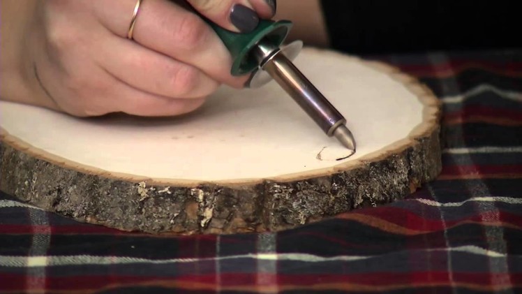 DIY Holiday Lyric Wood Slice with Colleen
