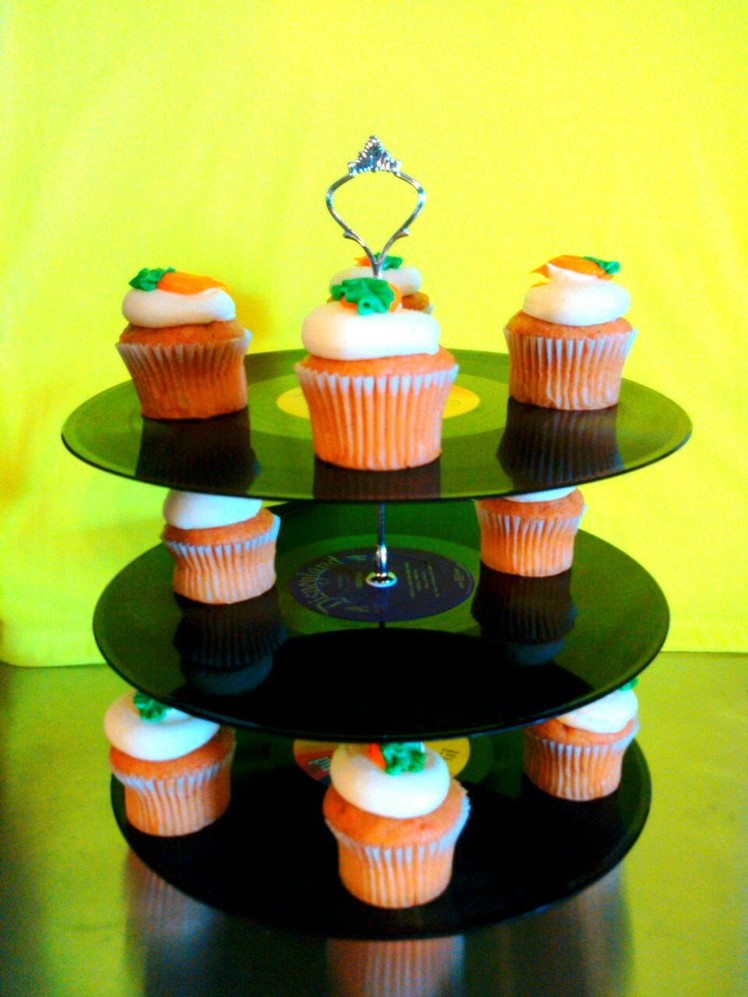 DIY VINYL RECORD TIER.STAND Birthday Cupcakes, Cookies, Desserts, Pastries, Snacks, Treats