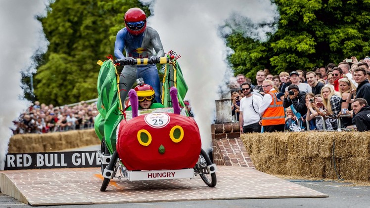Racing DIY Soapbox Vehicles at Alexandra Palace - Red Bull Soapbox 2015