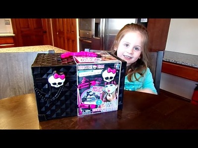 Monster High Monsterfy Make-up Case on Chloe's Toy Time!!