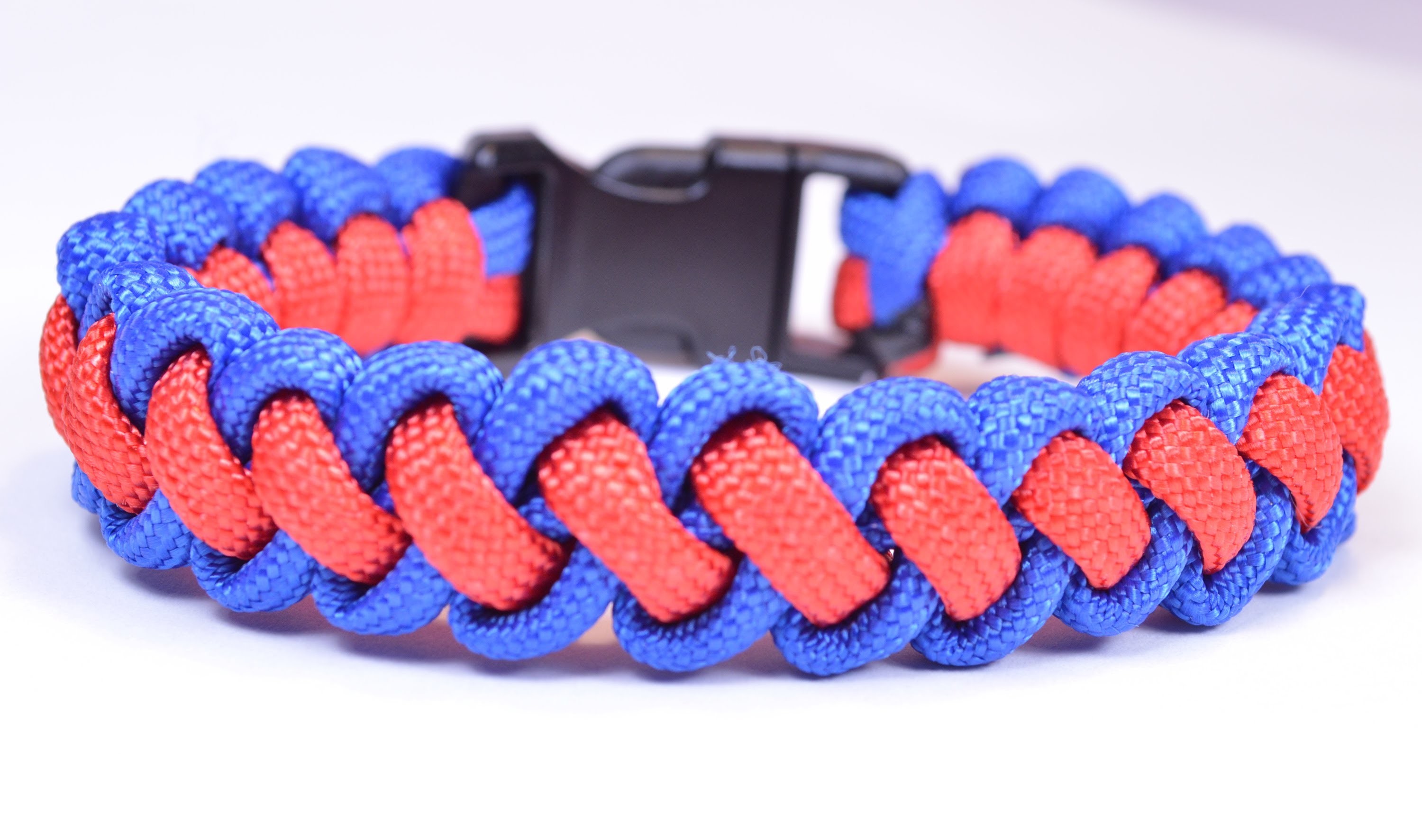 DIY a Curling Millipede Survival Paracord Bracelet - BoredParacord