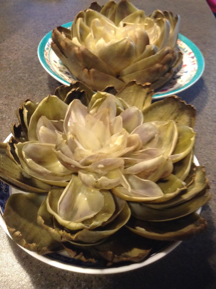 DIY: Making a Lotus Flower using Artichoke Leaves
