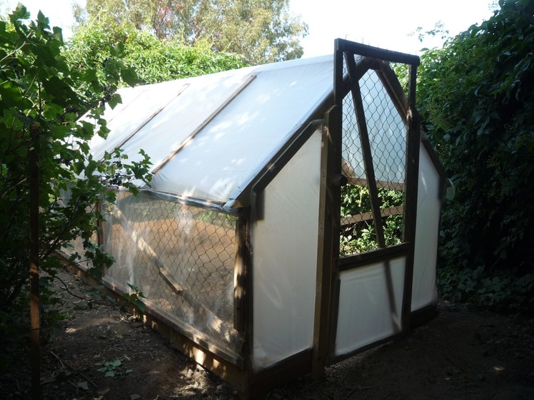 Home-made 5 Dollar Greenhouse. Serre en récup. Invernadero con palets reciclados.