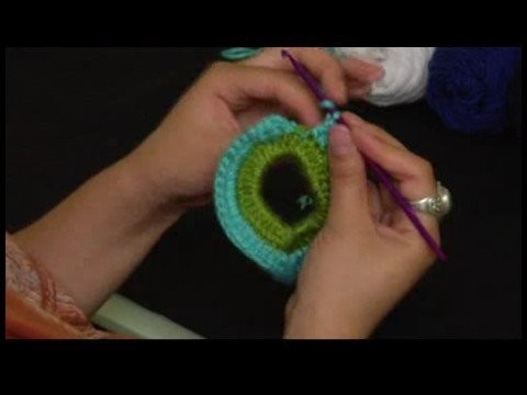 Making Double Crochet Scrunchies : Double Crochet Scrunchie Color Change Finishing