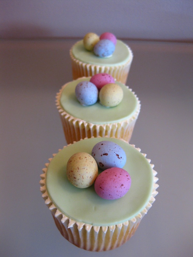 How to Make Easter Cupcakes (2) - Easter Egg Cupcakes