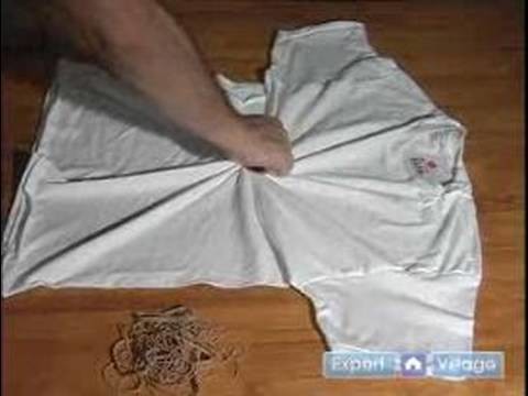 How to Tie Dye Shirt Designs : Basic Spiral Patterns for Tie Dye Shirts