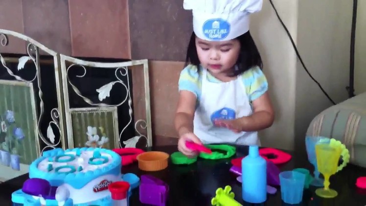 Kiara mei - cooking show - play Doh cake