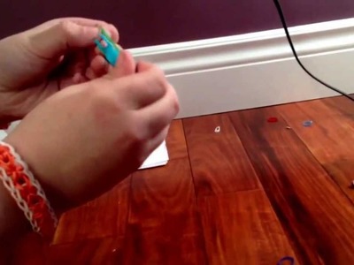 How to build a sling shot out of rainbow loom