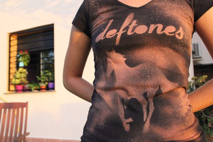 DIY Deftones custom t-shirt using bleach ~ Camiseta de Deftones a base de lejía
