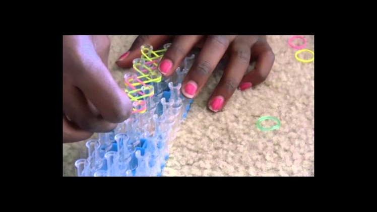 How to make a basic ring on the Rainbow Loom