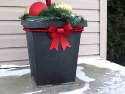 Simple and Inexpensive Outdoor Christmas Decor Idea