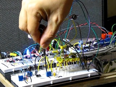 DIY 555 Analog Synth with  16 step  sequencer and simple filtering