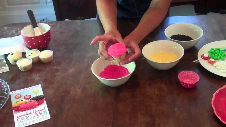 How to decorate cupcakes using candy