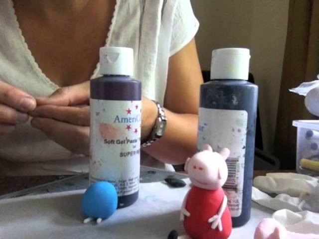 How to make Peppa Pig from fondant