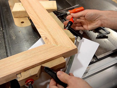 Making a picture frame (make molding on the table saw)