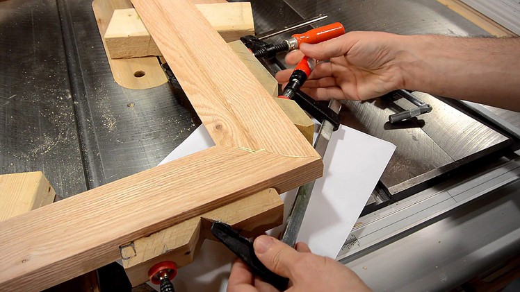 Making a picture frame (make molding on the table saw)