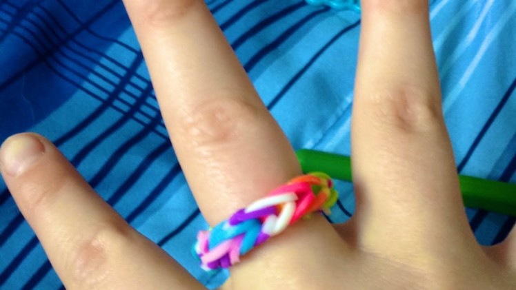 Make a Rainbow Loom Fishtail Ring - DIY Style - Guidecentral