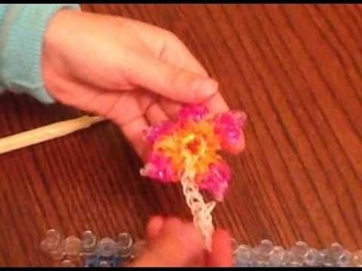 Rainbow Loom Hibiscus Bracelet by Alyssa