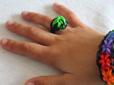 Loom bands designs - Rainbow Loom Starburst Ring