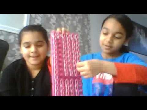 How to make a loom band, letter banner with a rainbow loom