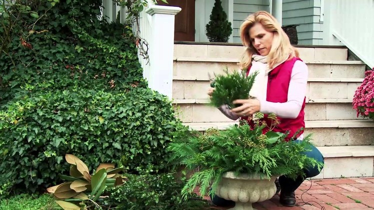 How to Decorate Outdoor Planters for Christmas