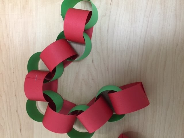 COUNT DOWN to CHRISTMAS with this paper chain craft and decoration