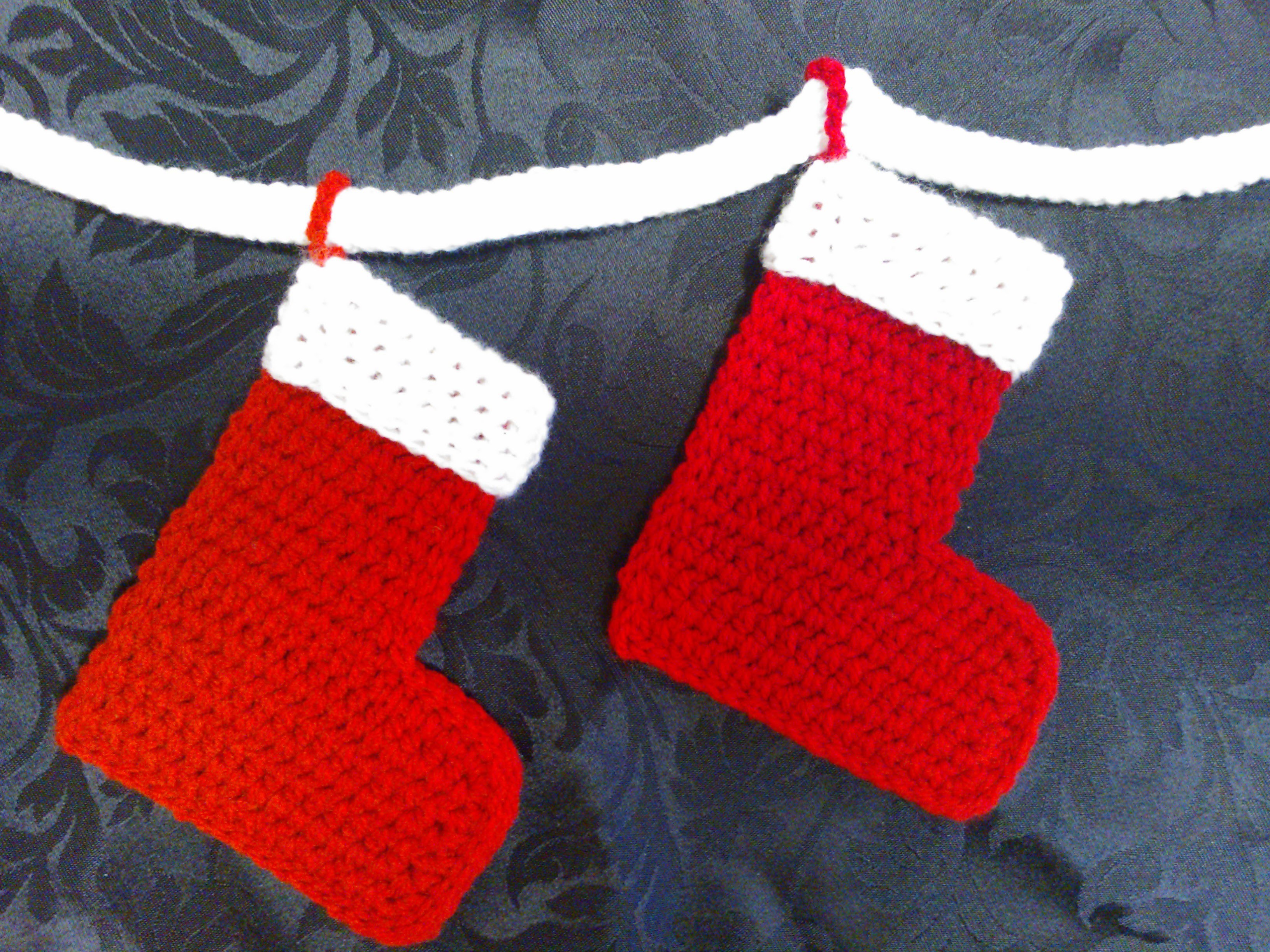 How to crochet My Easy Magic Christmas Stocking and Bunting Chain for