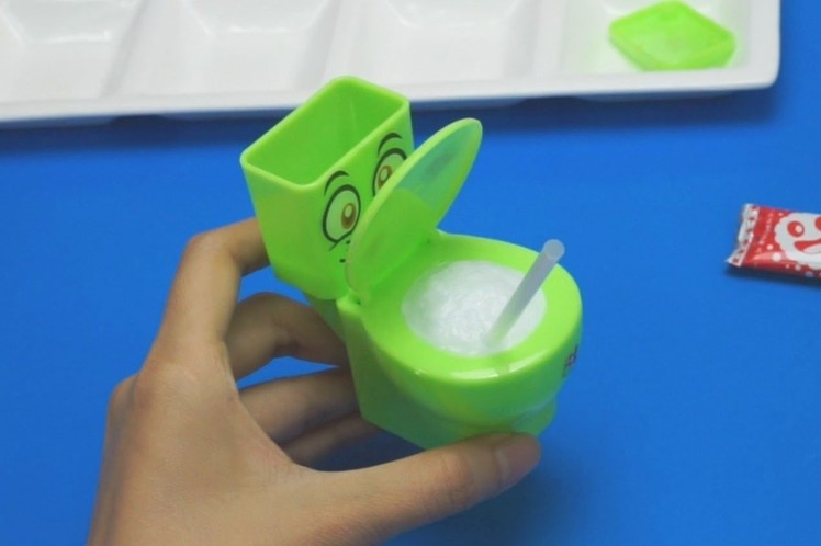 Moko Moko Mokolet Fun Fizzing Ramuna Cola Candy Toilet - Japanese DIY Kit