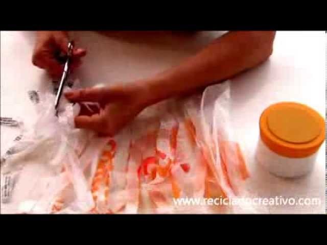 How to make a string with plastic grocery bags. Cómo hacer una tiras para tejer ganchillo con bolsas