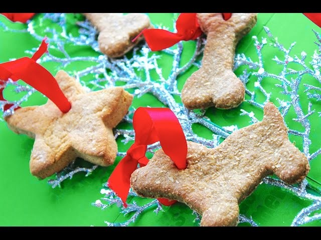 CHRISTMAS GINGERBREAD DOG COOKIES BY MYCUPCAKEADDICTION XMAS FESTIVE TREATS  by Cooking For Dogs