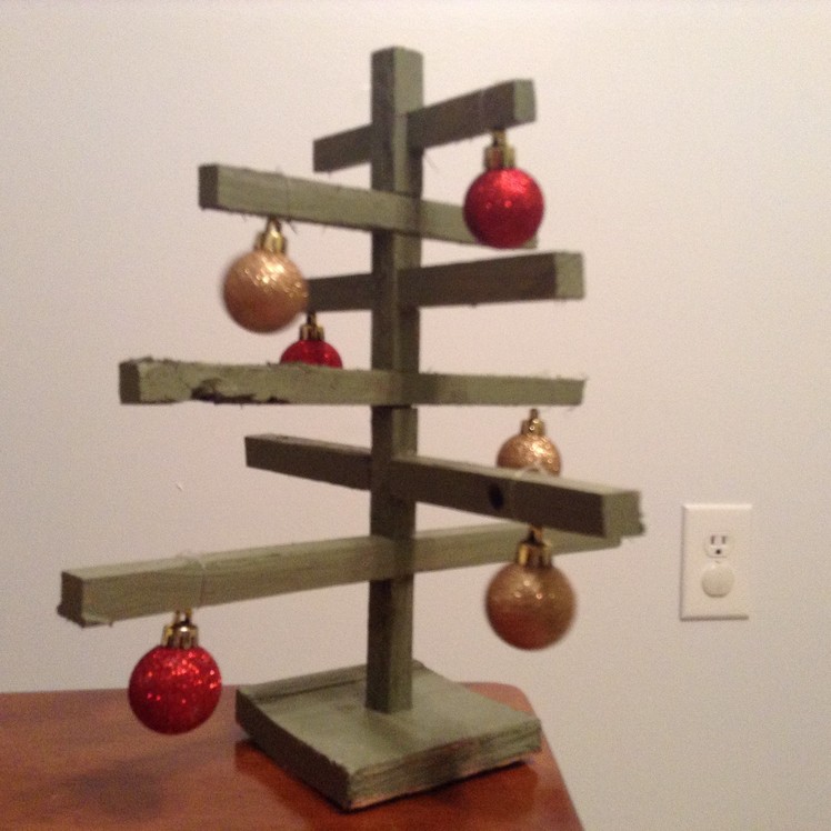 DIY Pallet Christmas tree. Sleds