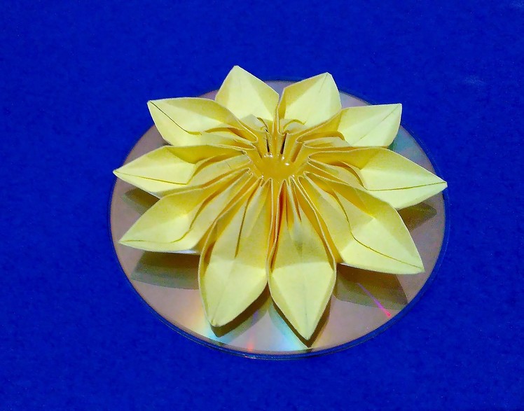 Easy Christmas ornament flower + CD. Origami Christmas ornament